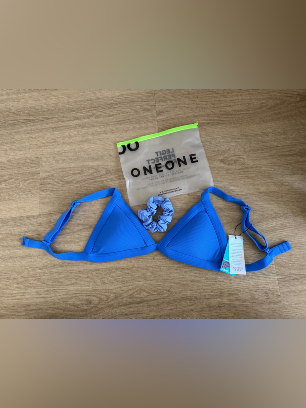 ONEONE SWIMWEAR BLUE KAMERON Bikini Top with Matching Scrunchie NWT